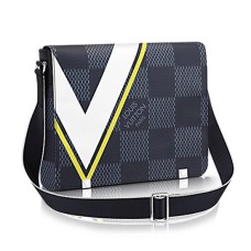 Чанта Louis Vuitton N44004 District MM, цвят Damier Cobalt Canvas